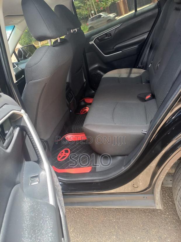 Toyota RAV4 LE 2021 Black