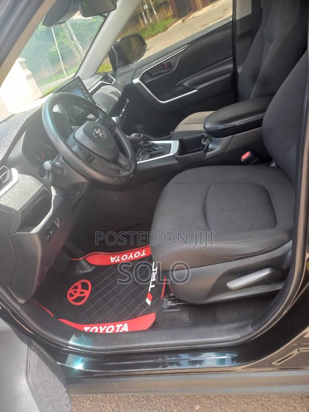 Toyota RAV4 LE 2021 Black