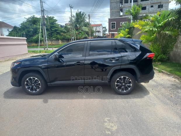 Toyota RAV4 LE 2021 Black