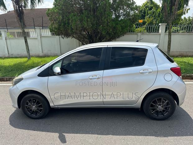 Toyota Vitz 1.3 AWD 3dr 2015 Gray