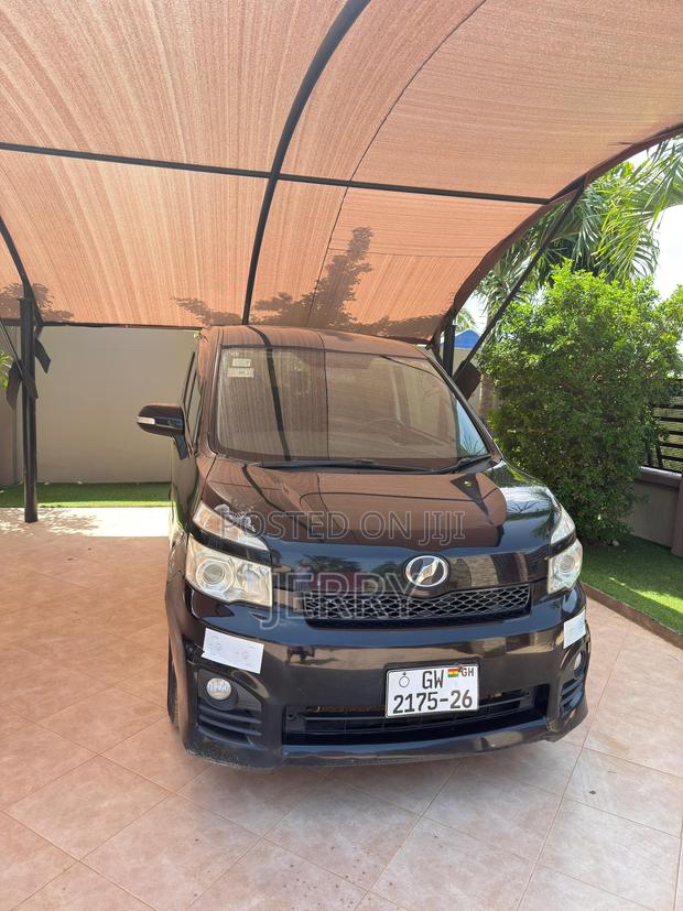 Toyota Voxy 2012 Black