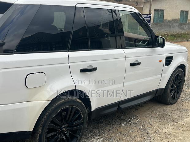 Land Rover Range Rover Sport HSE 4x4 (4.4L 8cyl 6A) 2009 White