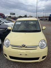 Toyota Sienta 1.5 AWD 2010 Yellow for sale