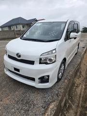Toyota Voxy 2011 White for sale