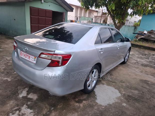 Toyota Camry SE 4dr Sedan (2.5L 4cyl 6A) 2014 Silver