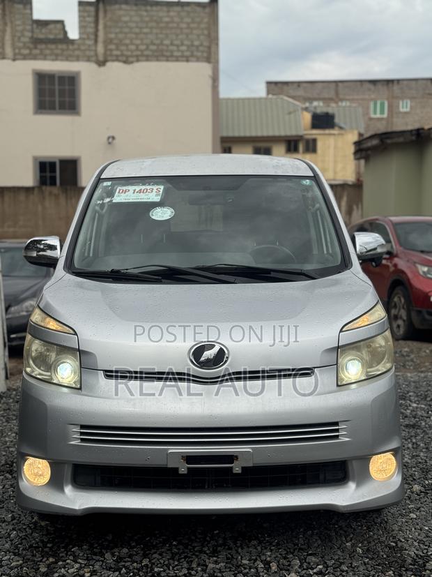 Toyota Voxy SV Premium 2014 Silver