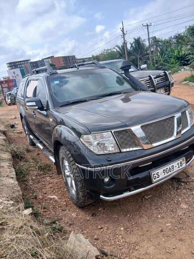 Nissan Navara 2010 Black