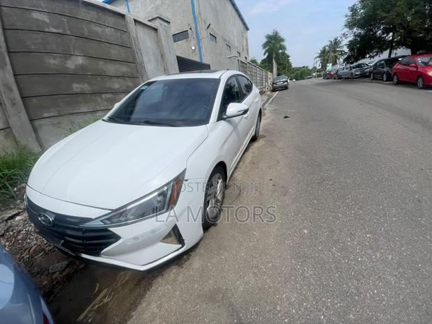 Hyundai Elantra 2022 White