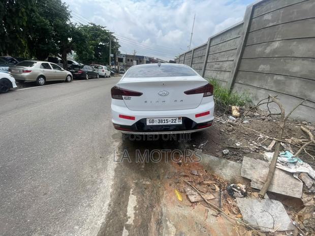 Hyundai Elantra 2022 White