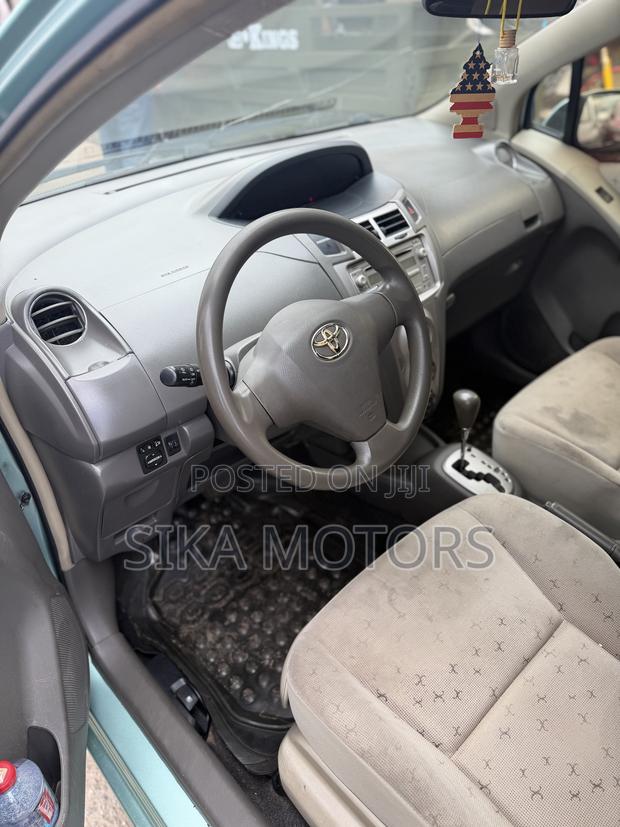 Toyota Vitz 2010