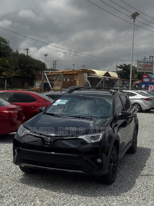 Toyota RAV4 XLE 4dr SUV AWD (2.5L 4cyl 6A) 2018 Black