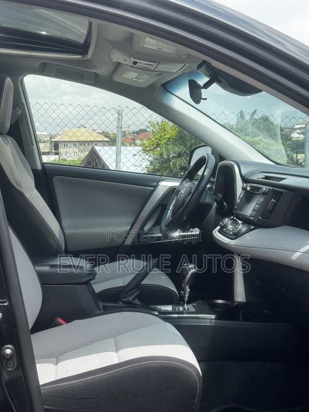 Toyota RAV4 XLE 4dr SUV AWD (2.5L 4cyl 6A) 2018 Black
