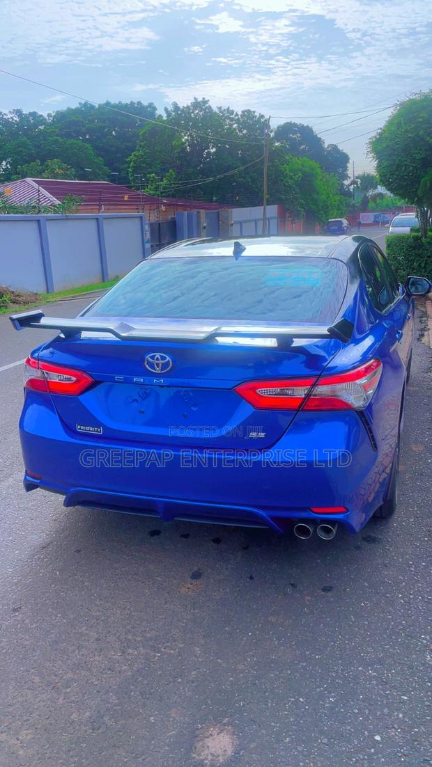 Toyota Camry SE (2.5L 4cyl 8A) 2019 Blue