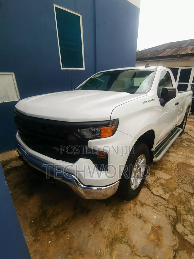 Chevrolet Silverado 2024 White