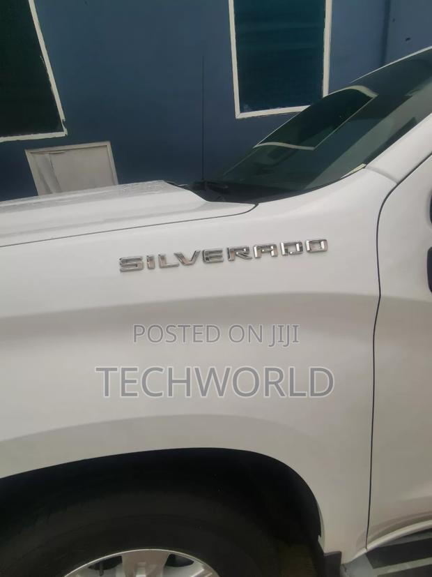 Chevrolet Silverado 2024 White