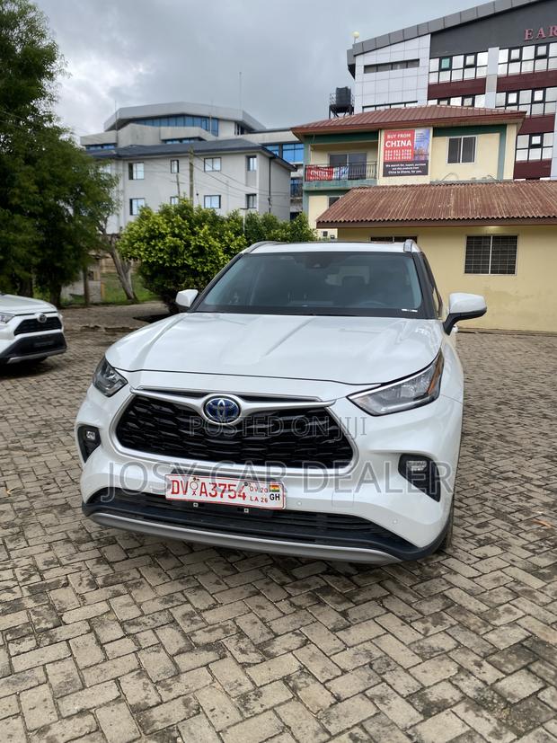 Toyota Highlander LE FWD 2024 White