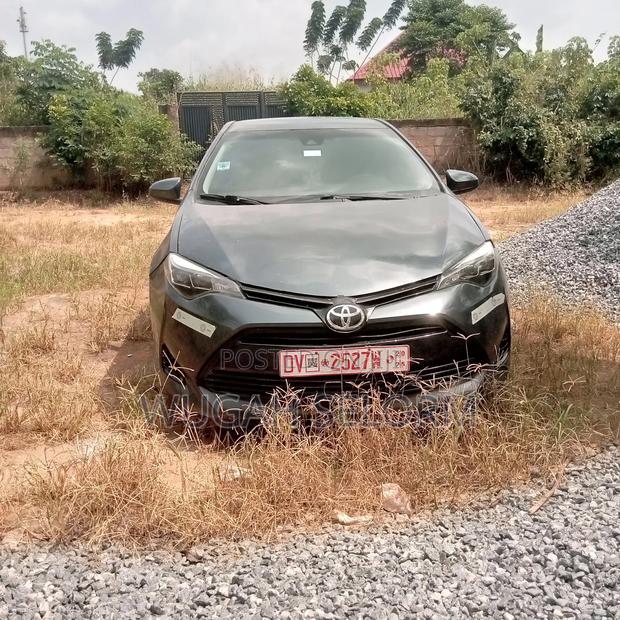 Toyota Corolla SE 4dr Sedan (1.8L 4cyl Manual) 2017 Gray