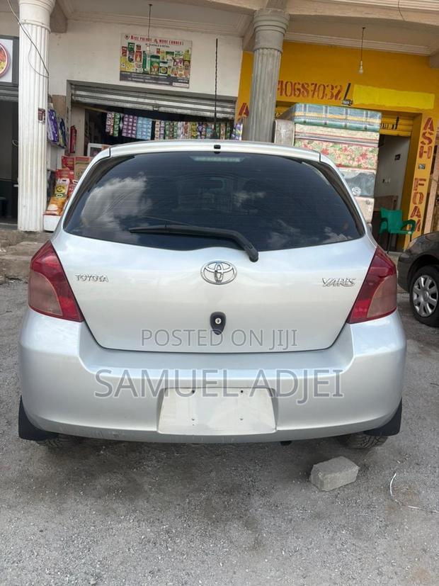 Toyota Yaris 2010 Silver
