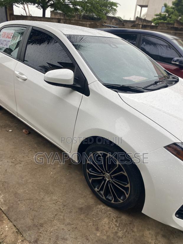 Toyota Corolla LE Eco (1.8L 4cyl 2A) 2018 White