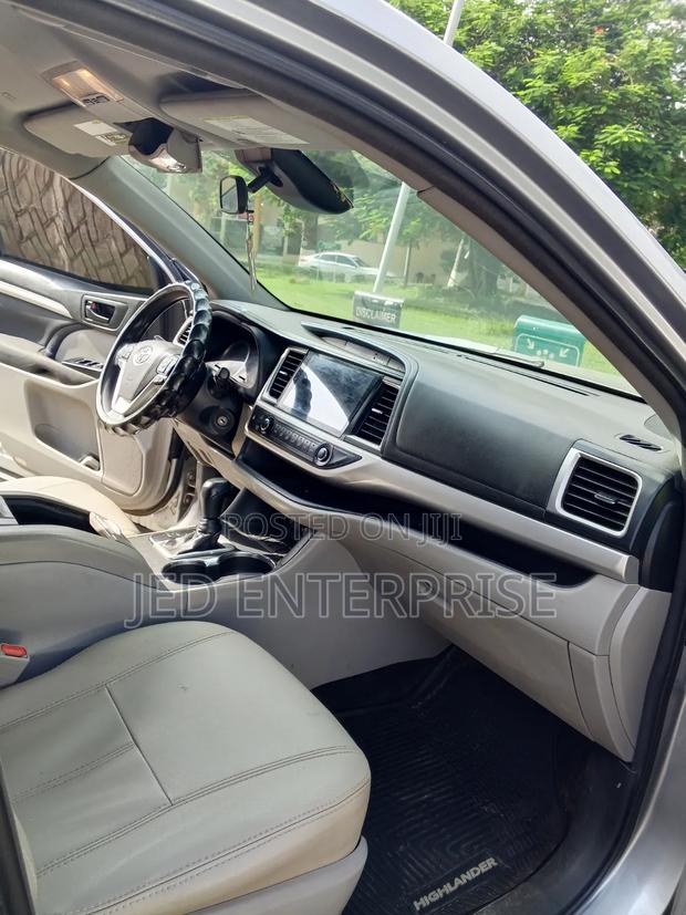 Toyota Highlander 2019 Silver