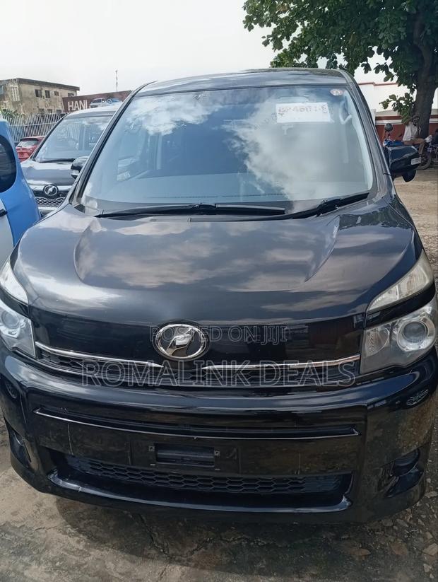 Toyota Voxy 2013 Black