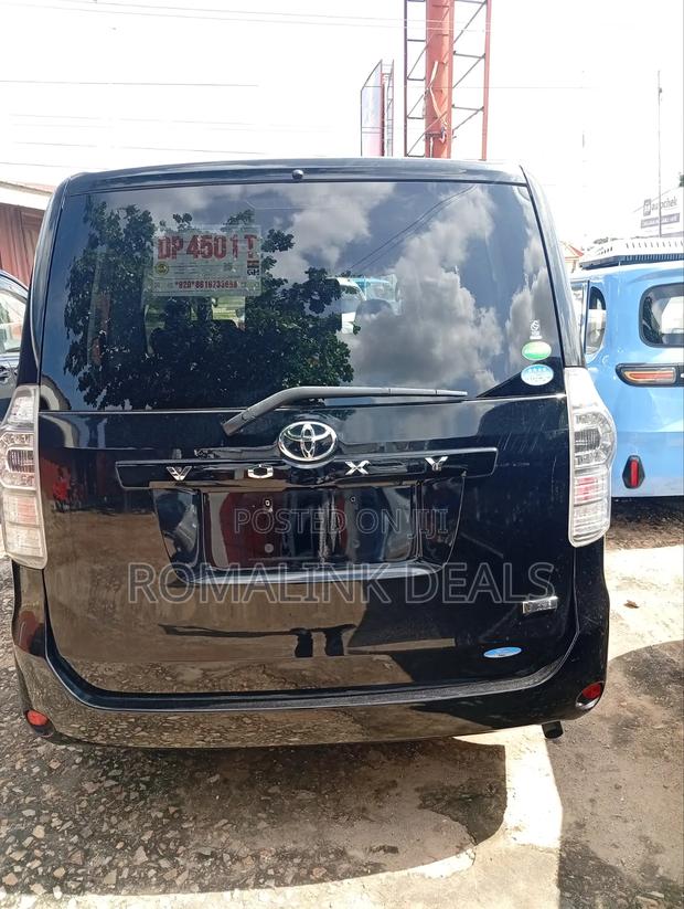 Toyota Voxy 2013 Black
