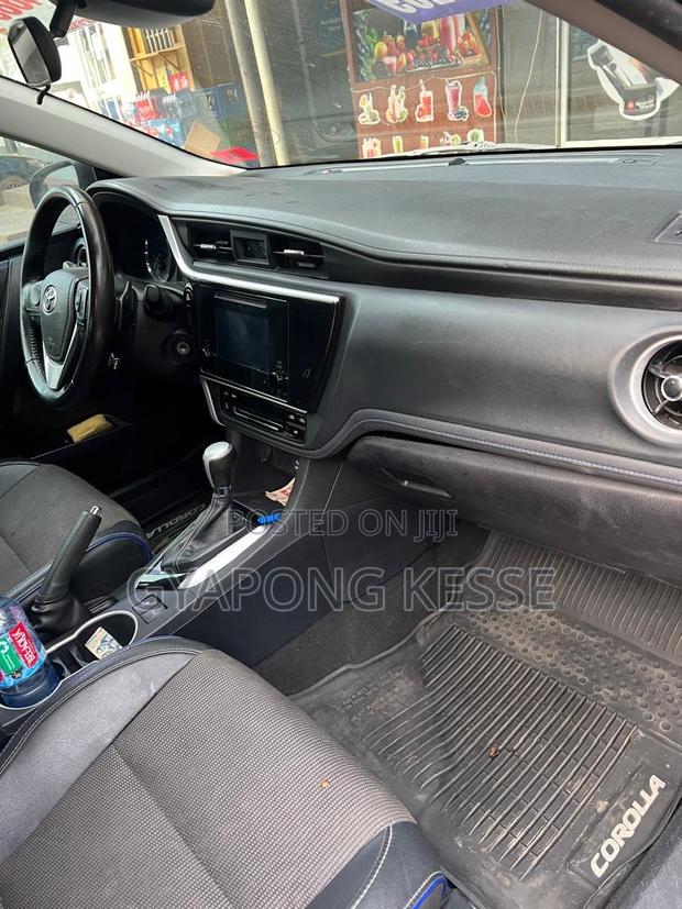 Toyota Corolla SE (1.8L 4cyl 2A) 2019 Blue