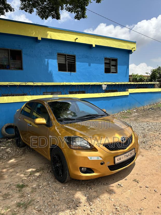 Toyota Yaris 2010 Gold