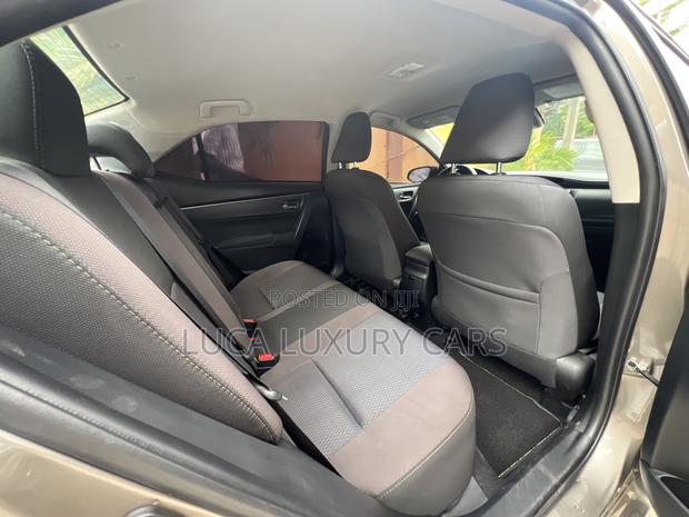 Toyota Corolla 2017 Brown