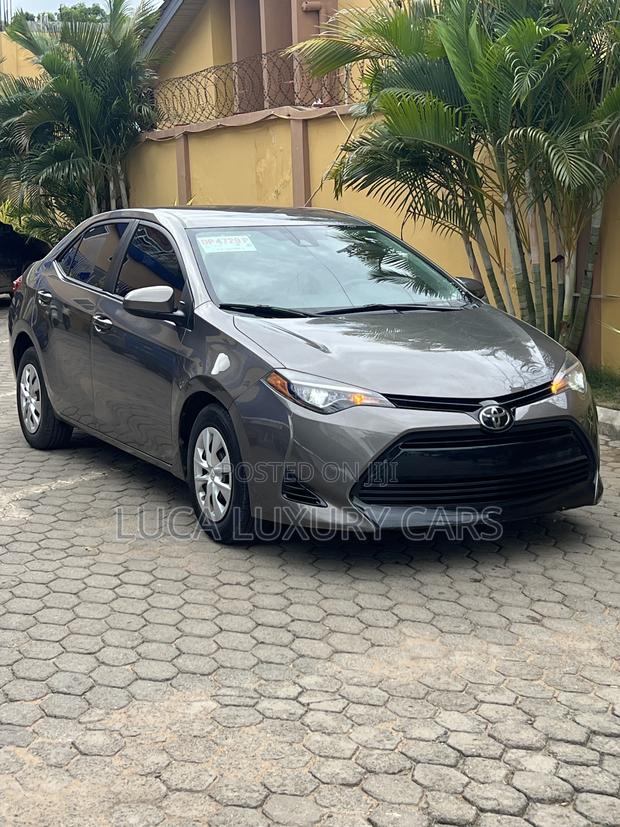 Toyota Corolla 2017 Brown