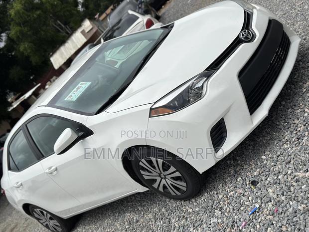 Toyota Corolla LE 4dr Sedan (1.8L 4cyl CVT) 2016 White