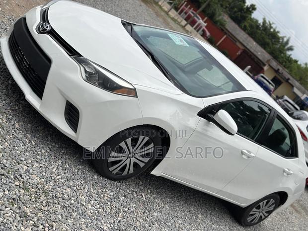 Toyota Corolla LE 4dr Sedan (1.8L 4cyl CVT) 2016 White