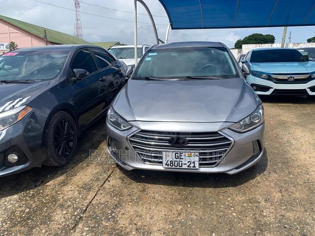 Hyundai Elantra SE Sedan FWD (2.0L 4cyl 6M) 2017 Silver