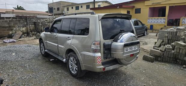 Mitsubishi Pajero V90 3.8 V6 GLS/GLX 2015 Gold