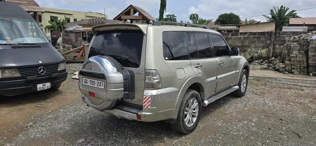 Mitsubishi Pajero V90 3.8 V6 GLS/GLX 2015 Gold