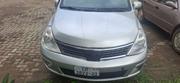 Nissan Versa 1.8 SL Hatchback 2011 Gray for sale