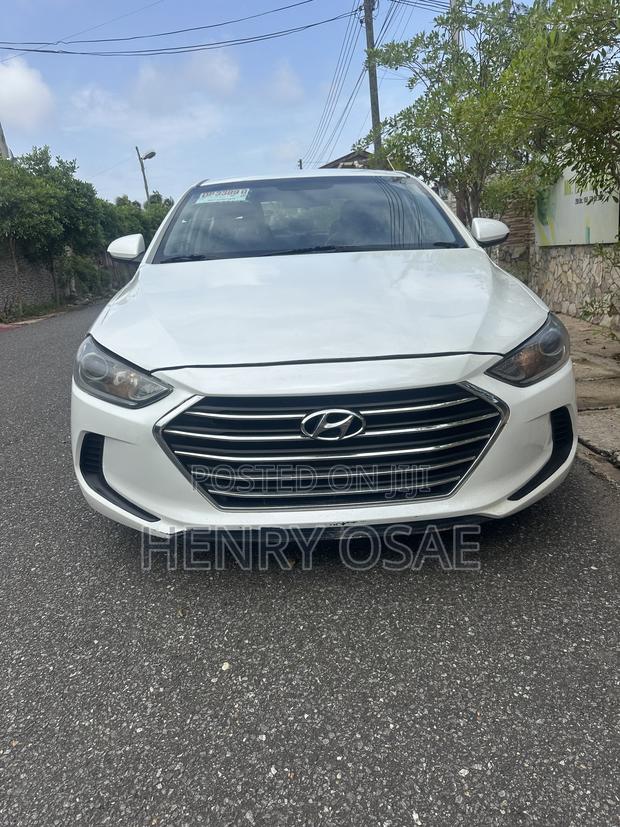Hyundai Elantra SE Sedan FWD (2.0L 4cyl 6M) 2017 White