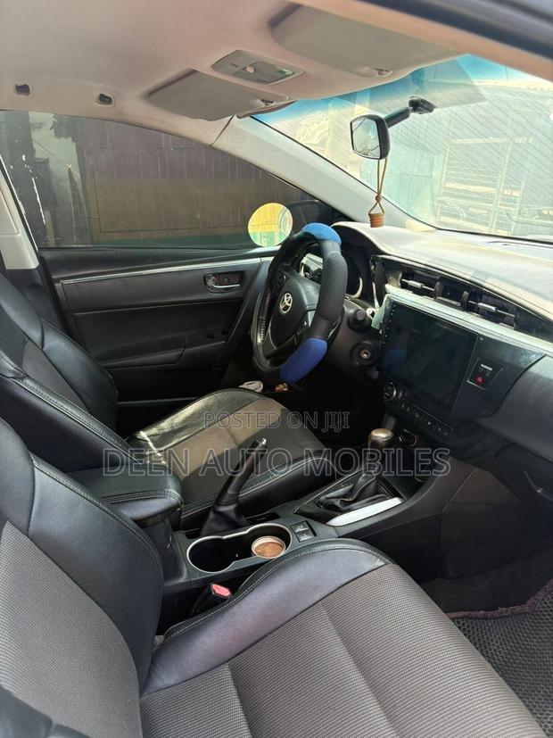 Toyota Corolla S 4dr Sedan (1.8L 4cyl CVT) 2015 White