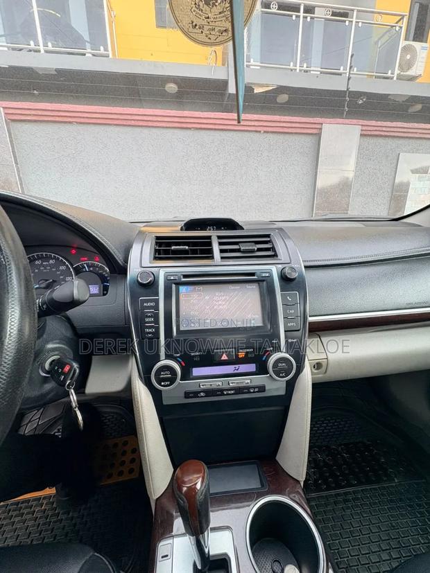 Toyota Camry 2014 Silver