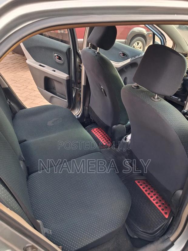 Toyota Vitz 2009 Gray