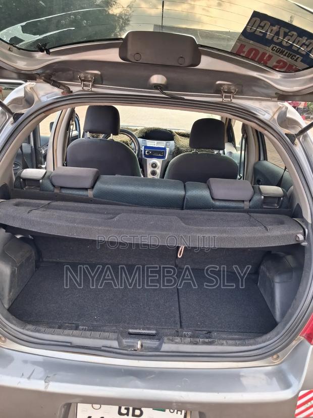 Toyota Vitz 2009 Gray