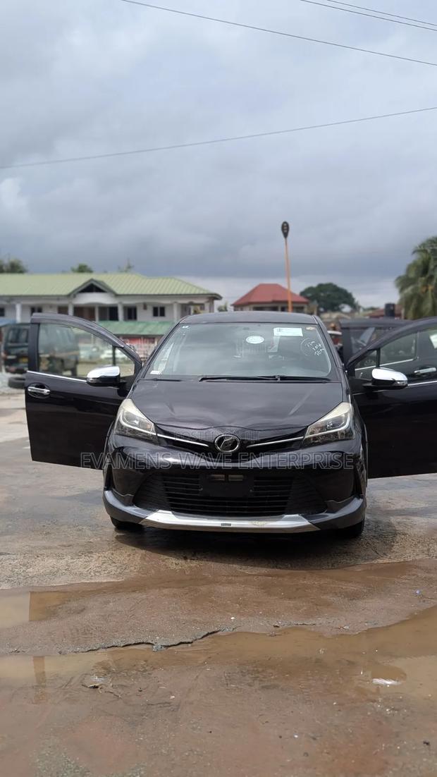 Toyota Vitz 1.3 AWD 5dr 2015 Purple