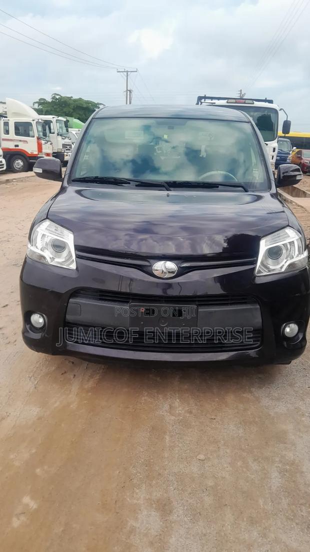 Toyota Sienta 1.5 FWD 2015 Maroon