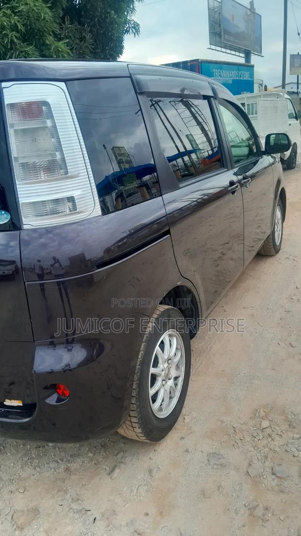 Toyota Sienta 1.5 FWD 2015 Maroon