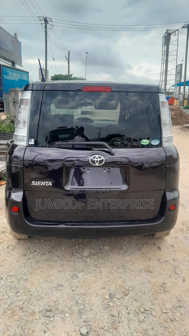 Toyota Sienta 1.5 FWD 2015 Maroon