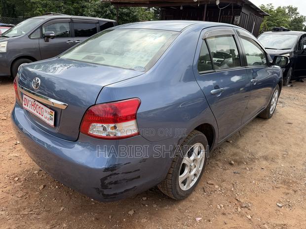 Toyota Belta 2011 Blue