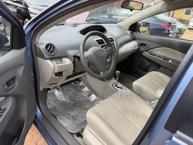 Toyota Belta 2011 Blue
