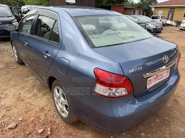 Toyota Belta 2011 Blue