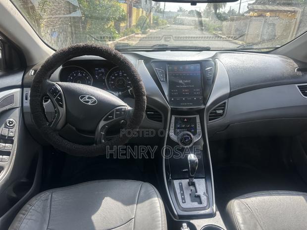 Hyundai Elantra SE 4dr Sedan (1.8L 4cyl 6A) 2015 Gray