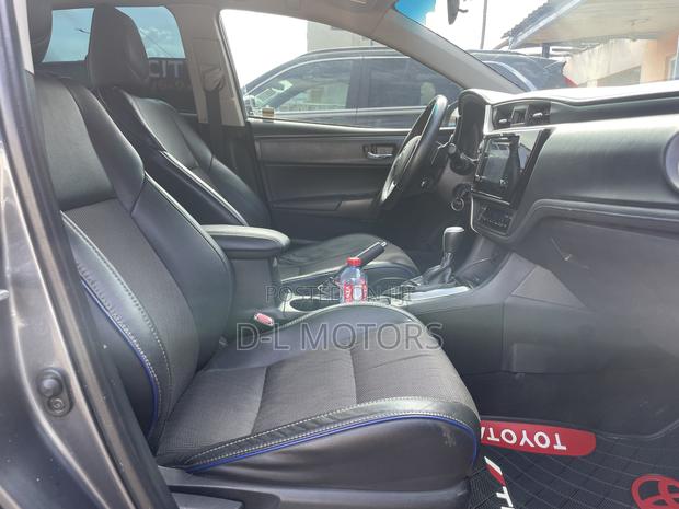Toyota Corolla SE (1.8L 4cyl 2A) 2018 Gray